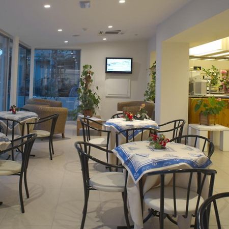 Hotel Nives Riccione Luaran gambar