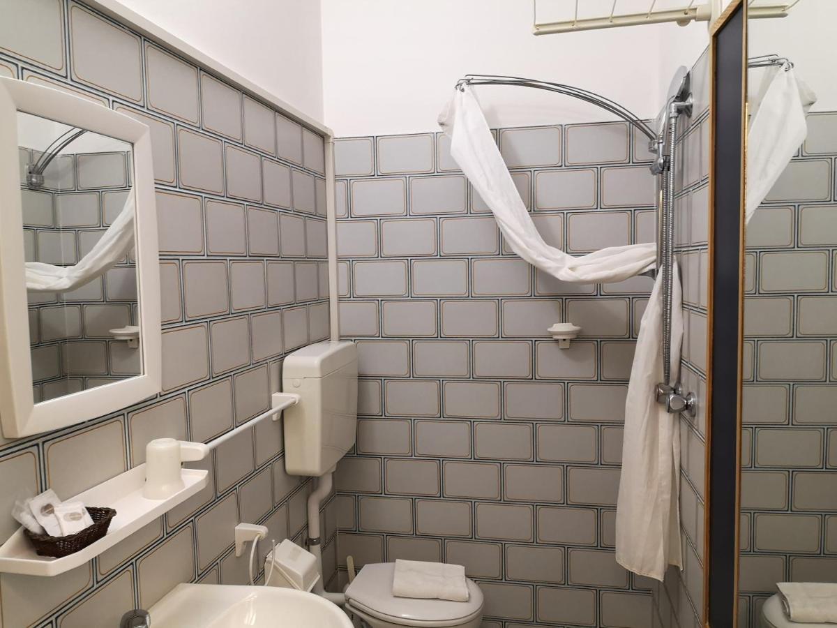 Hotel Nives Riccione Bilik gambar