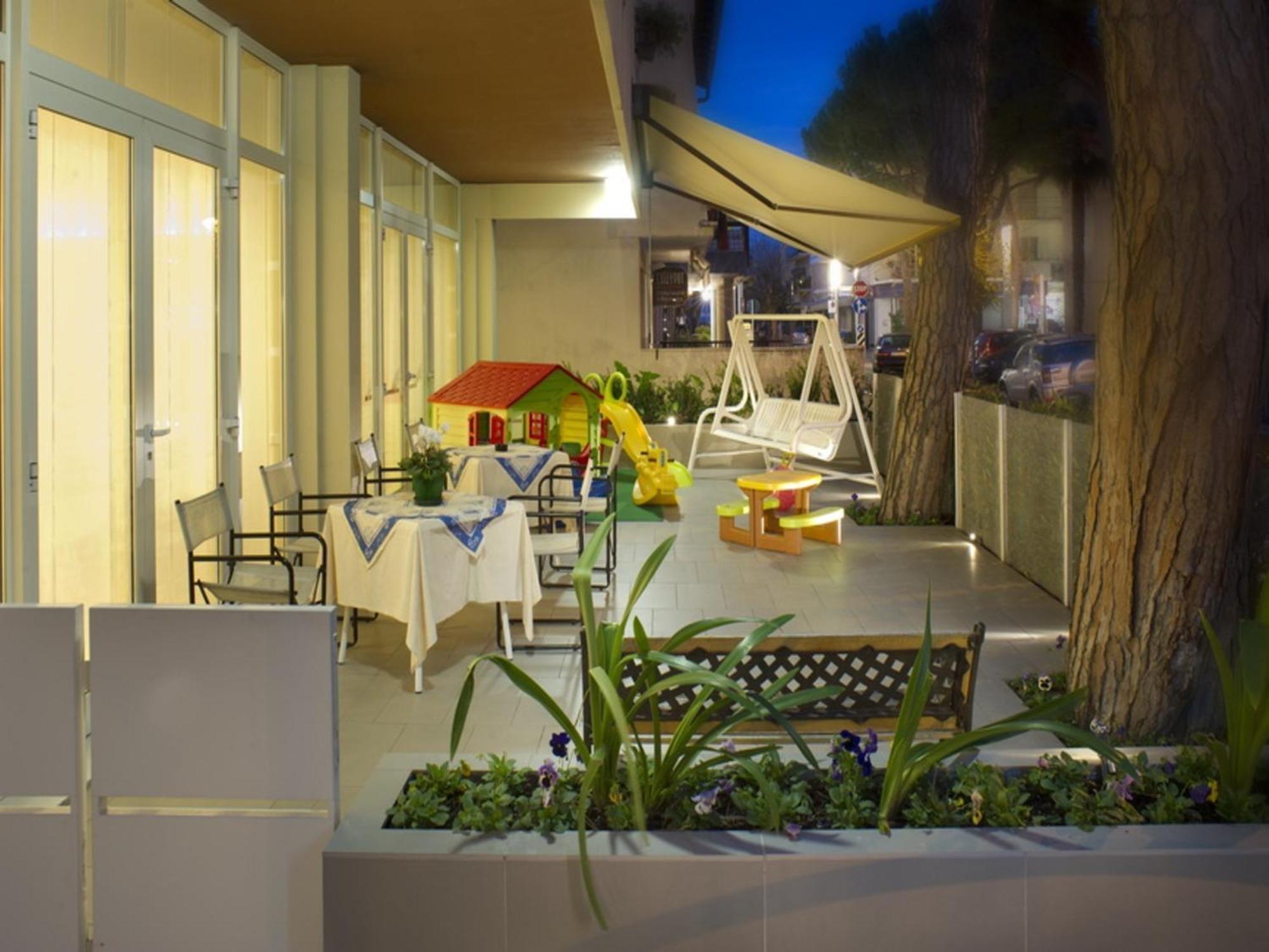 Hotel Nives Riccione Luaran gambar