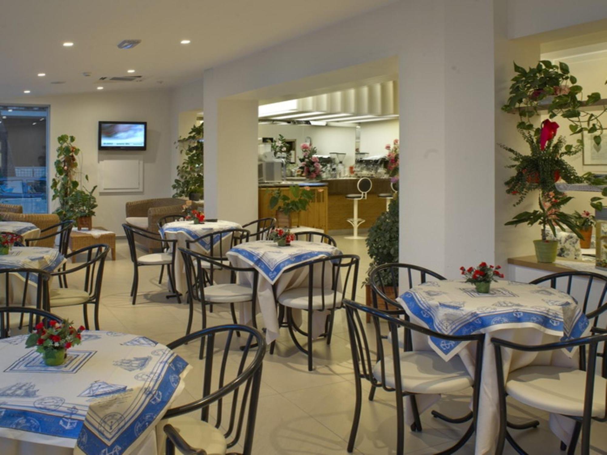 Hotel Nives Riccione Luaran gambar