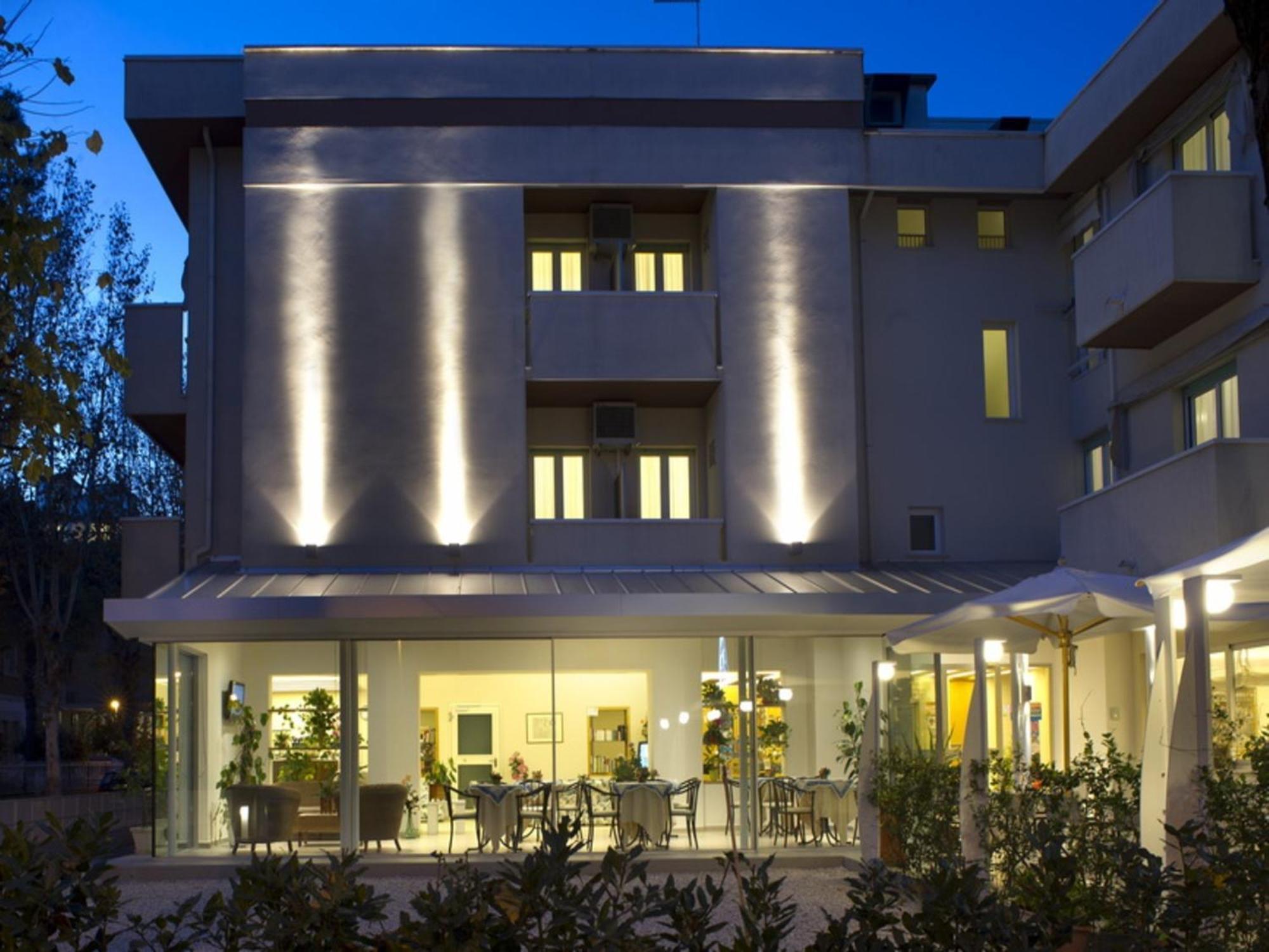 Hotel Nives Riccione Luaran gambar