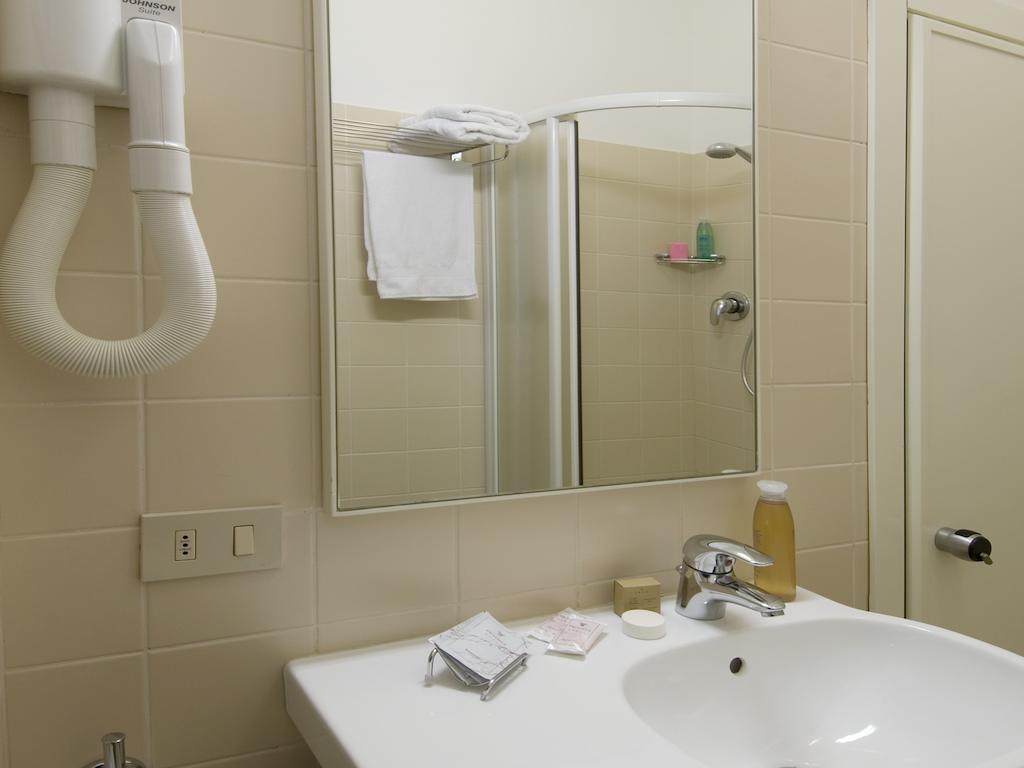 Hotel Nives Riccione Bilik gambar